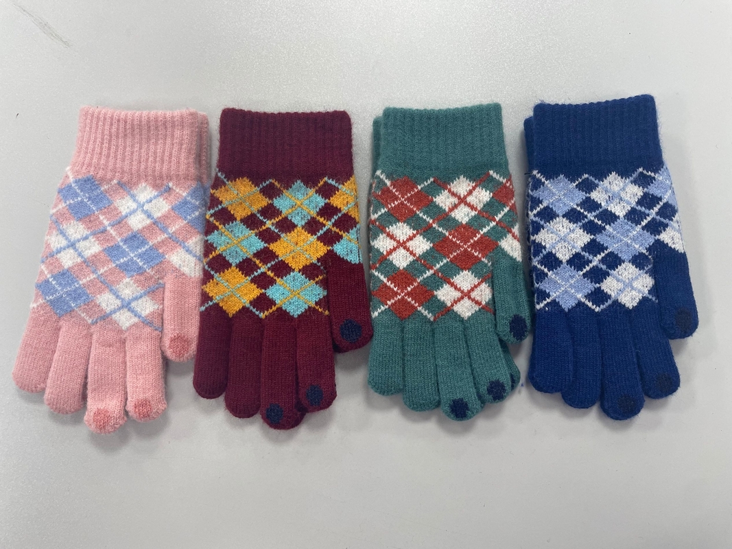 Customized Winter Acrylic Wool Knit Gloves with Logo Warm and Stylish Checkered Pattern